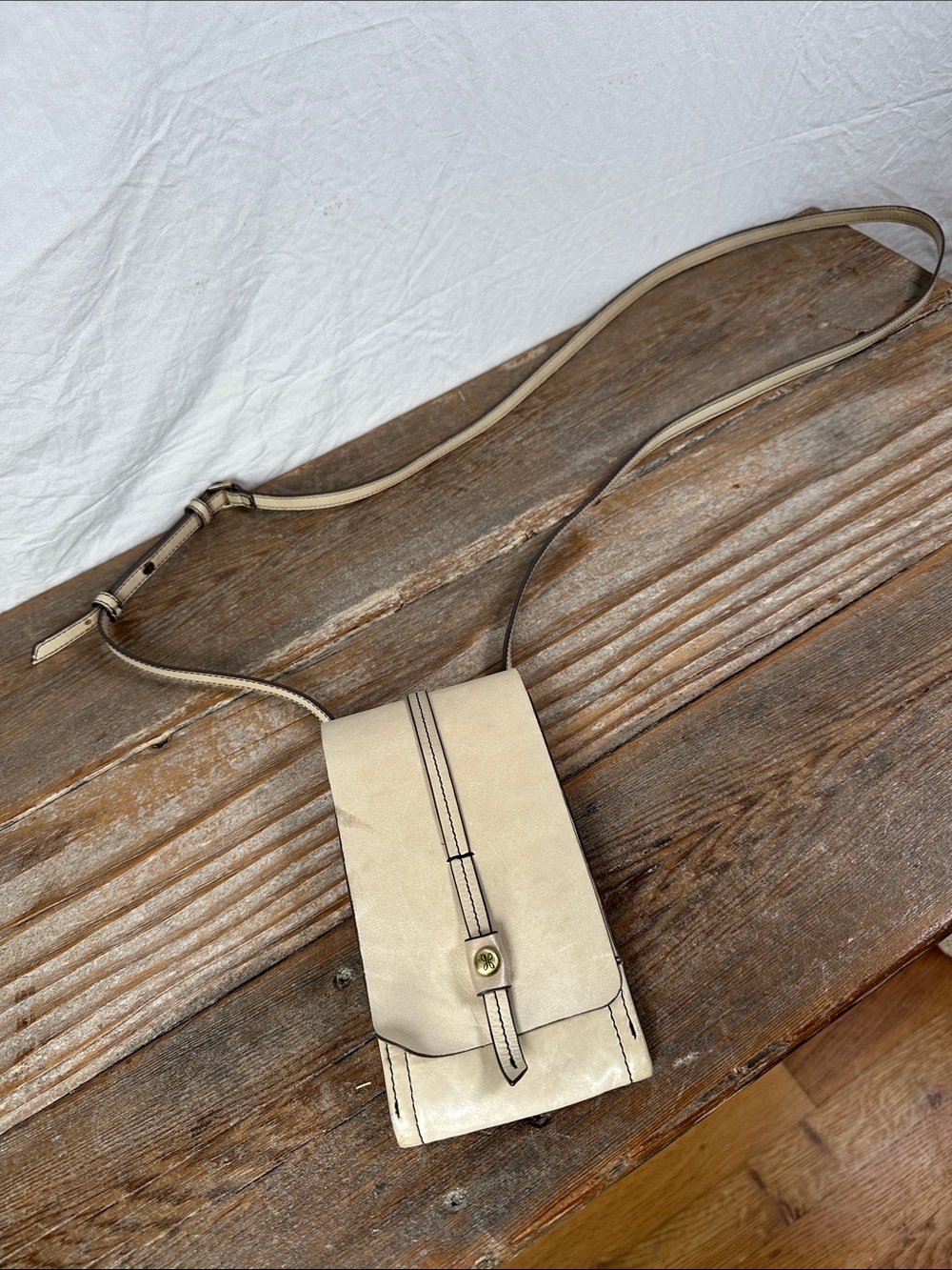 HOBO Cream Leather Crossbody Phone Pouch